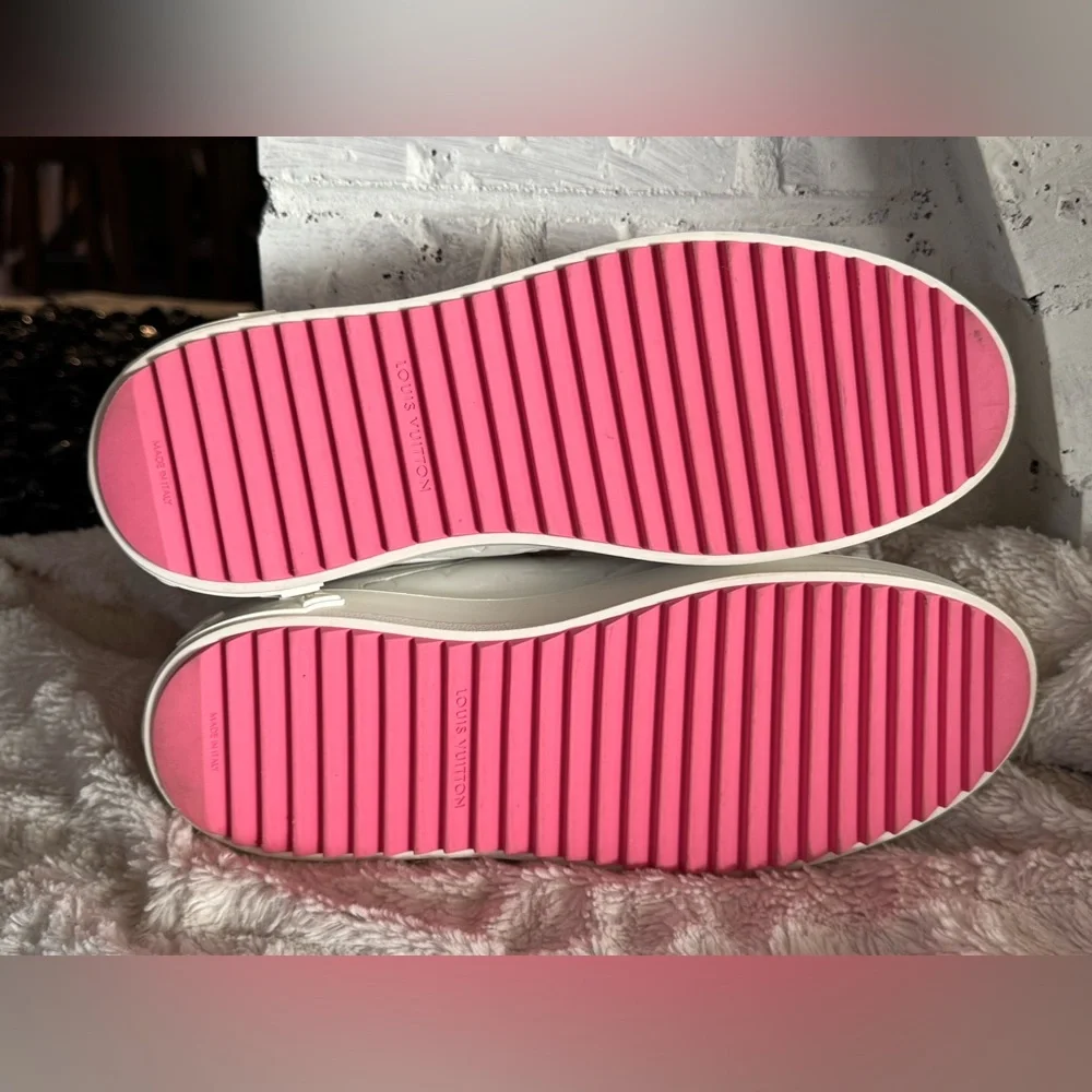 Louis Vuitton Leather Time Out Sneakers